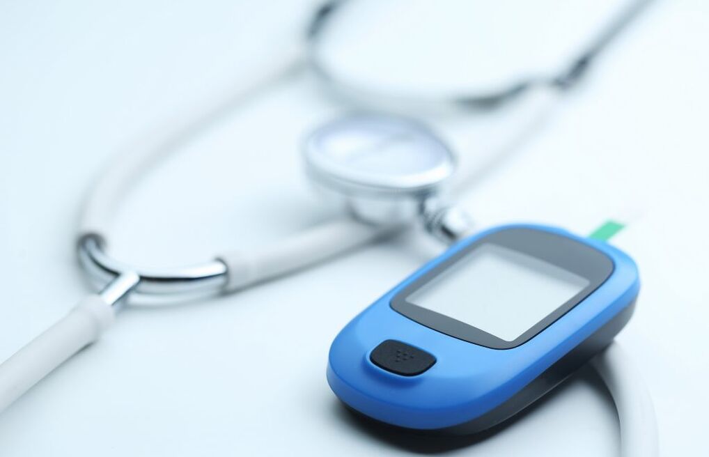 Glukometer bo pomagal določiti raven glukoze v krvi in ​​nadzoroval potek diabetesa mellitusa